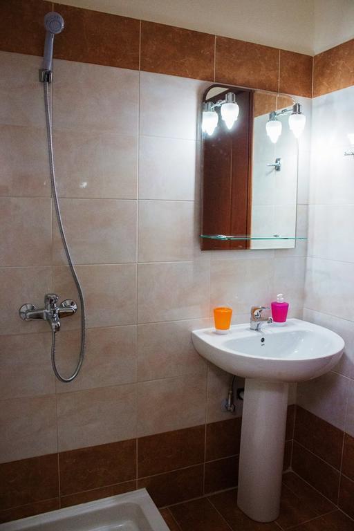Kastro Studios Pigi  Luaran gambar
